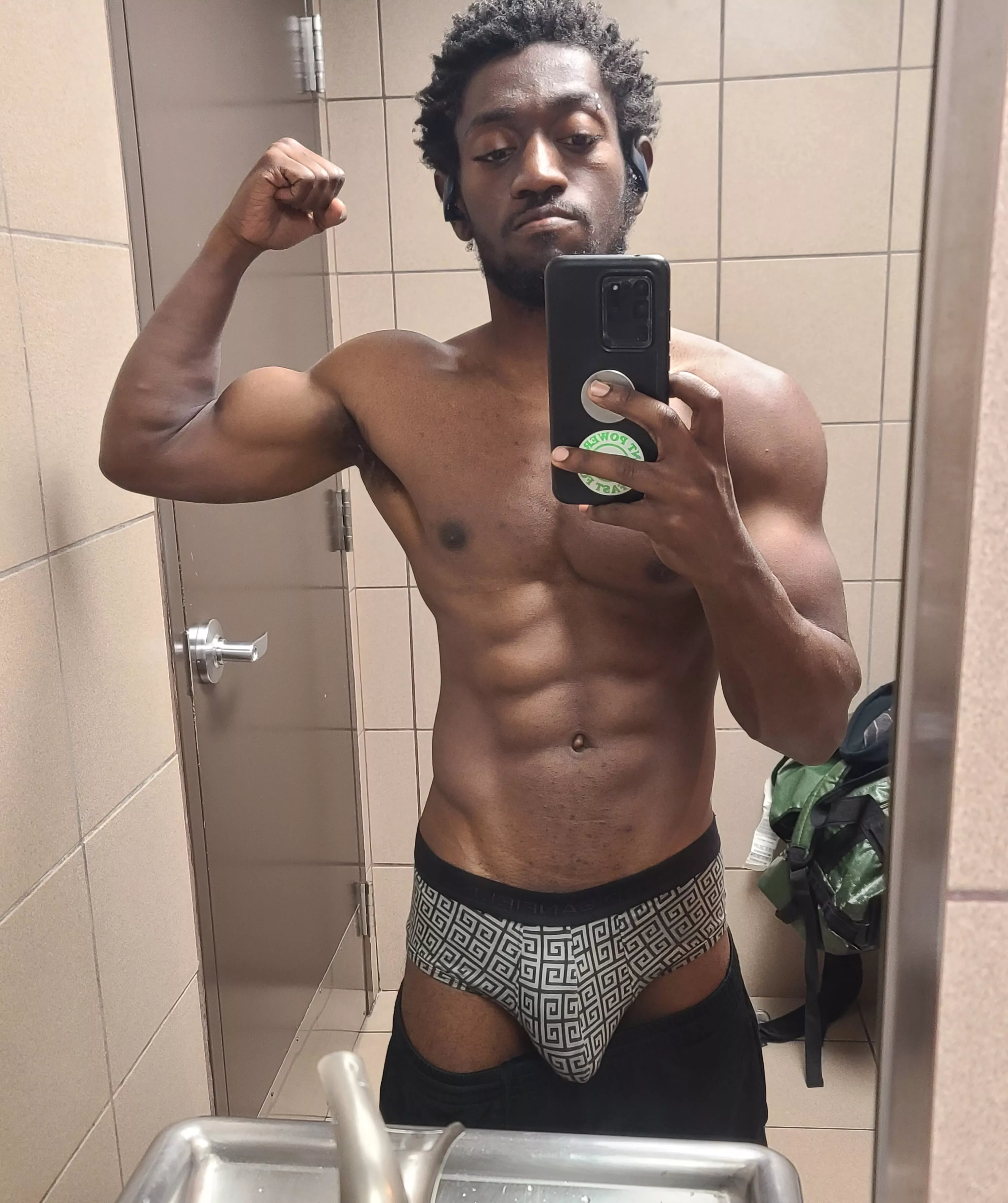 💪🏾 posted by johnmjr95