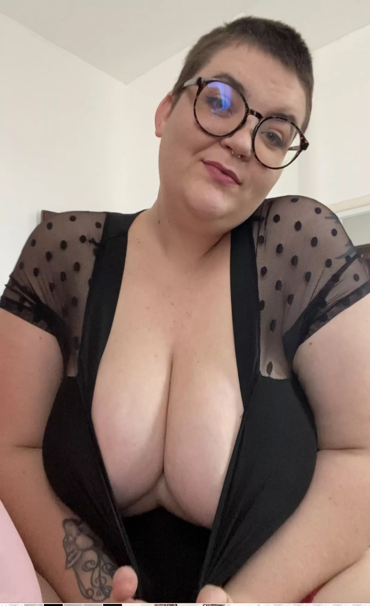 🤤🤤🤤🤤 posted by theb00byqueen97