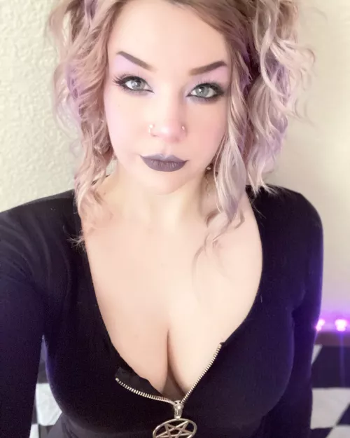 🖤💉 by NotRadioactive