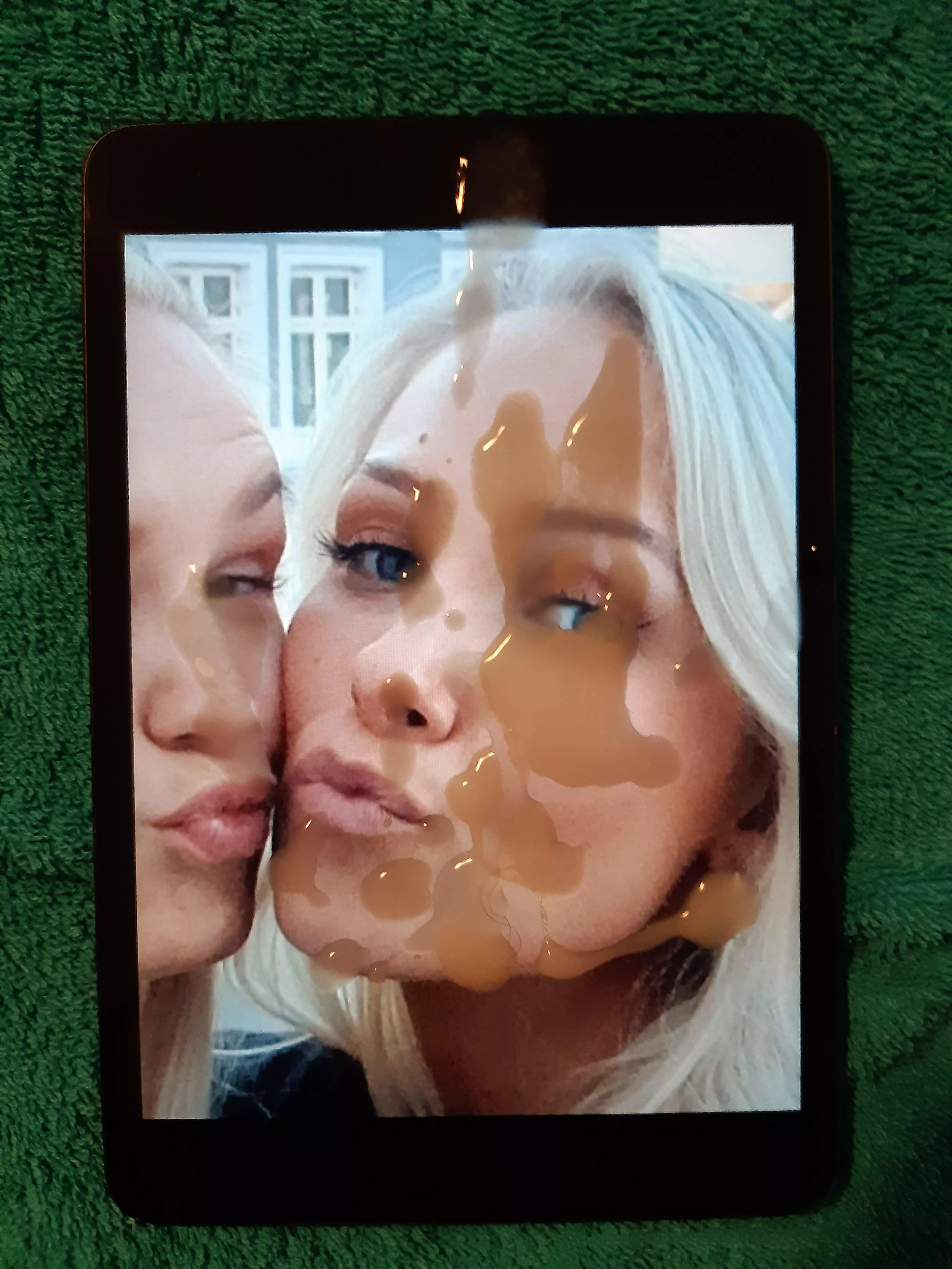 😍 posted by TributeAltAcc