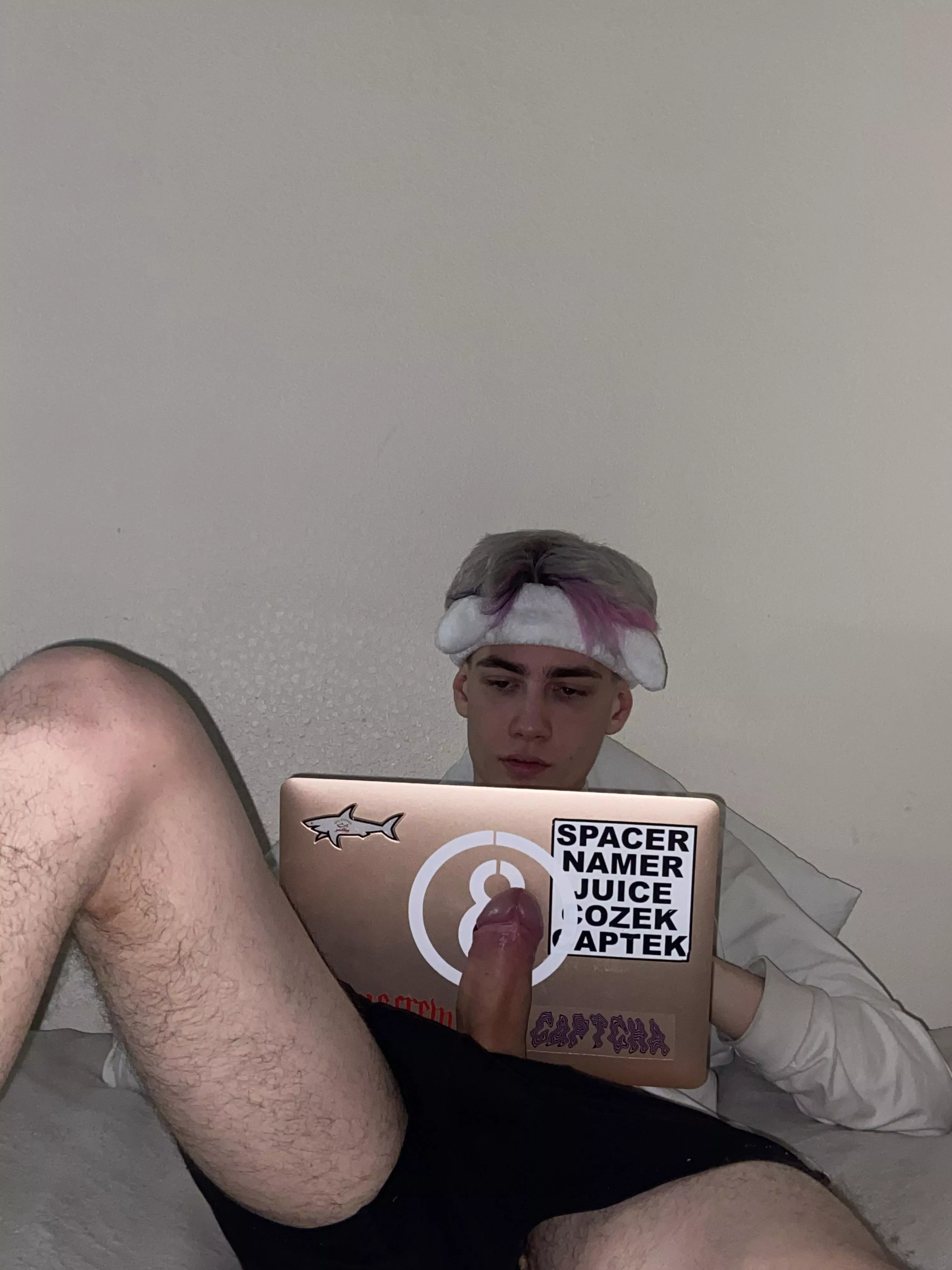 😎😎😎 posted by R7zRzhOg