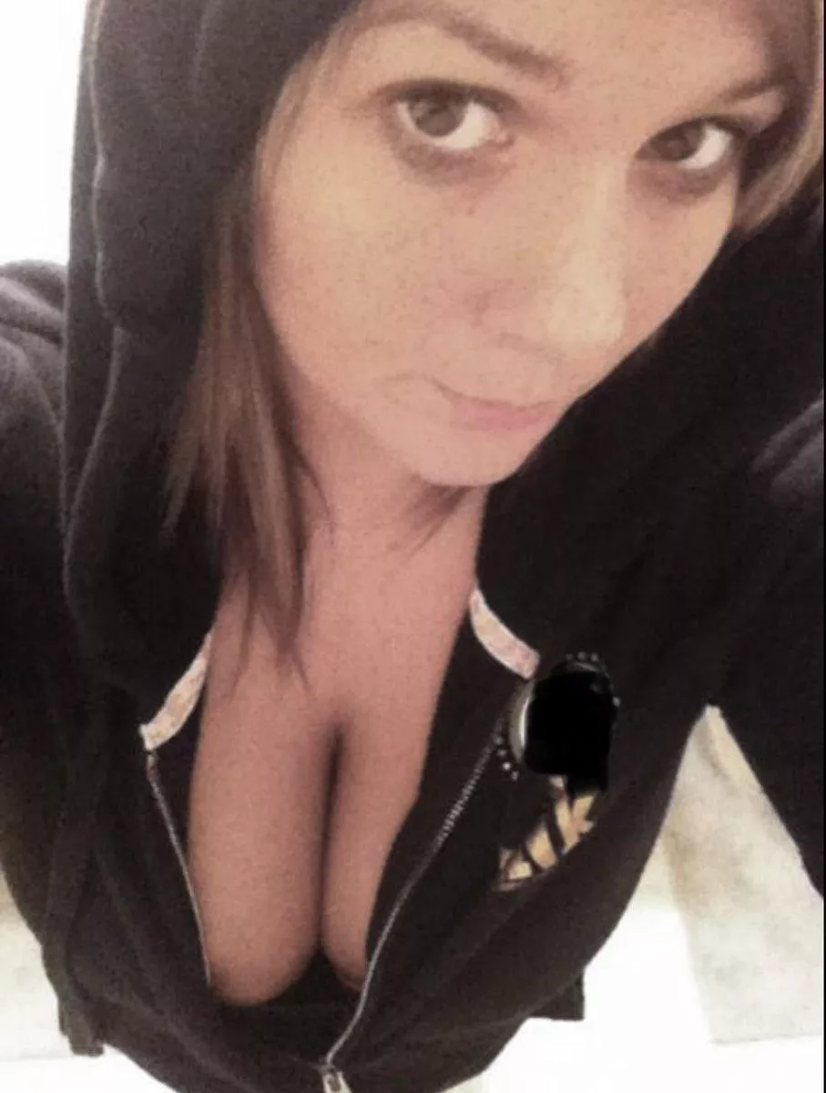 😘 posted by brittttt38dd