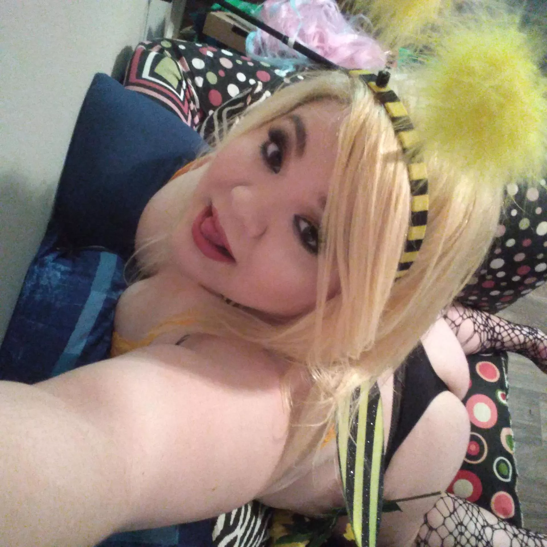 😘 posted by Farrah_Lew_whew99