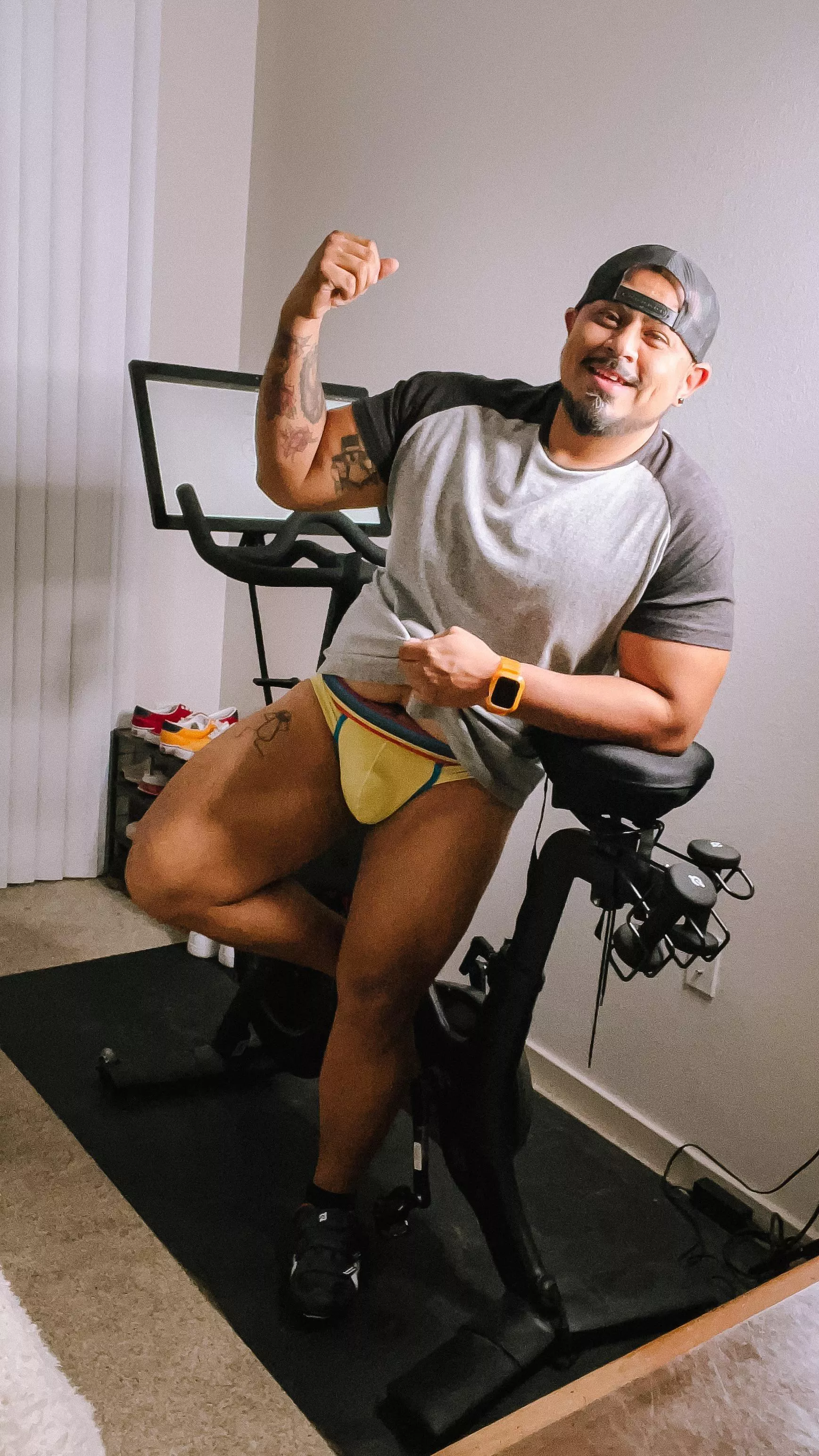 👋🏽 posted by buzz_x9