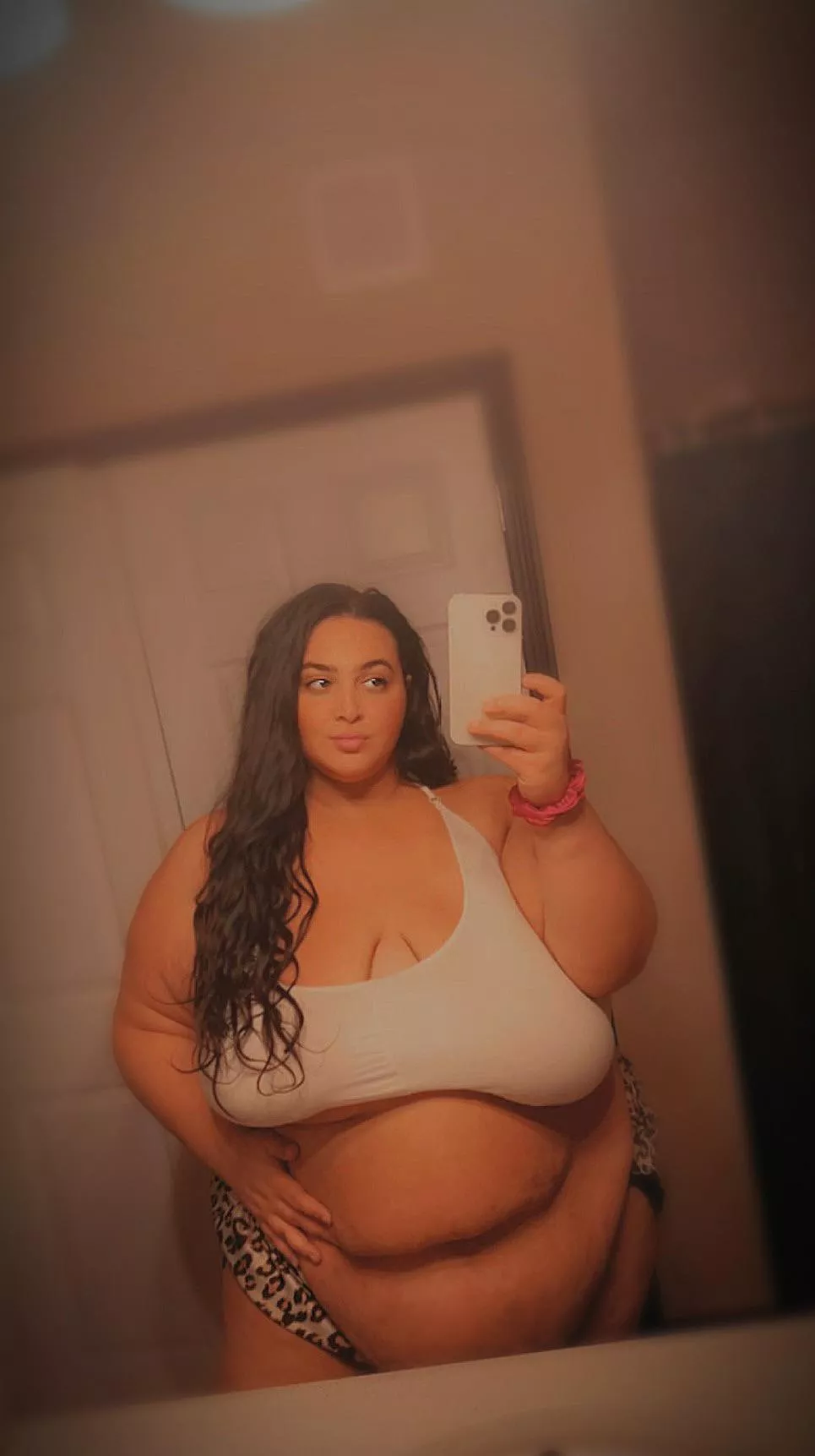 😋🐷 posted by TheBigAssBBW