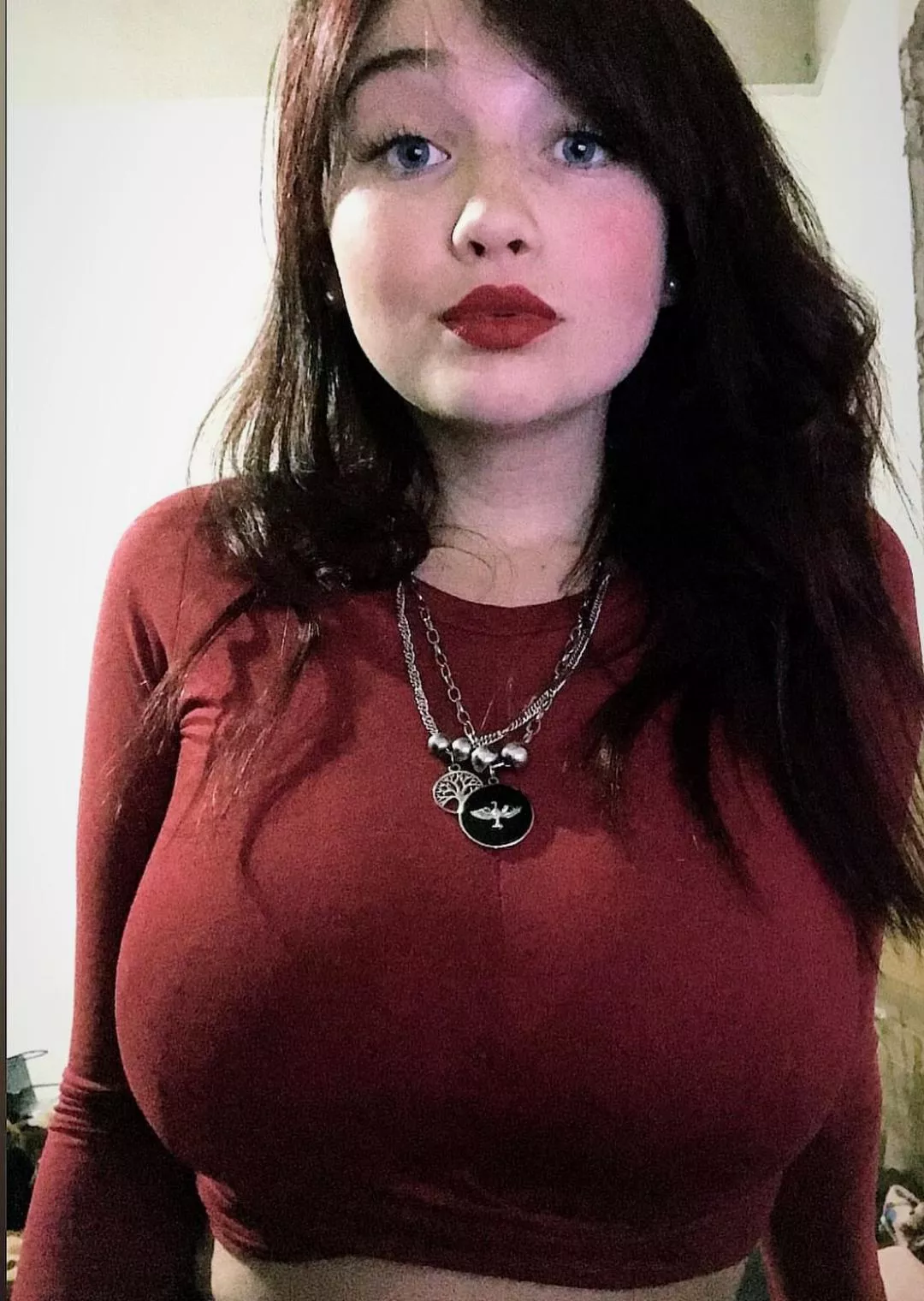 😳 🤤 posted by Charming-Track1747