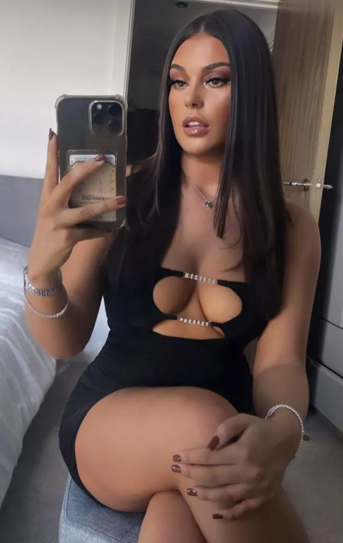 😍 posted by MasterpieceNeat7220