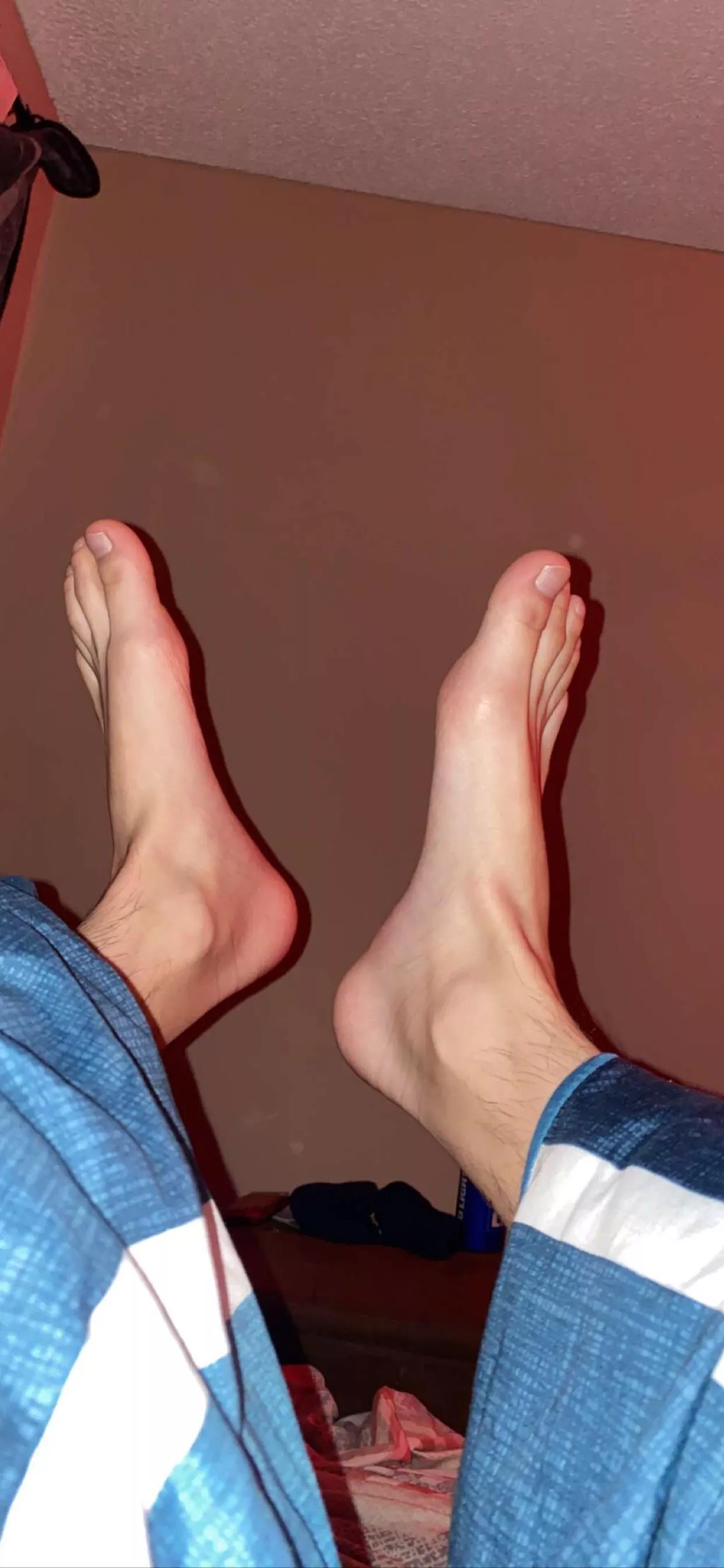 💦 posted by Feetlover0212