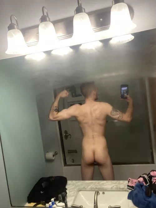 💪🏽🍑😘 by Skinny_Vanilla