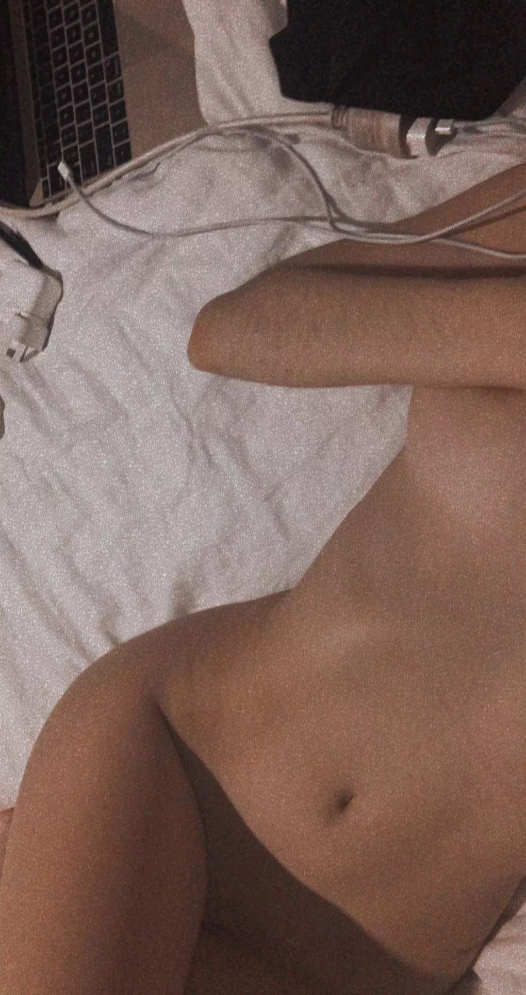 👀🤫 posted by andyc20026