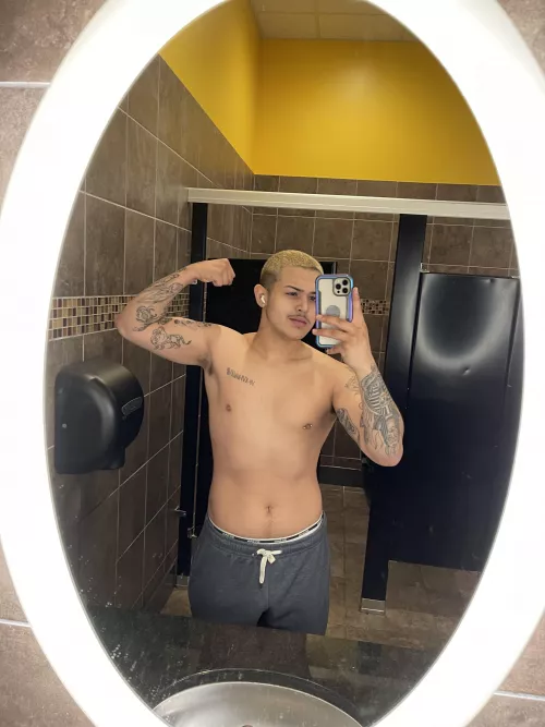 🥵👅 by Eggie_33