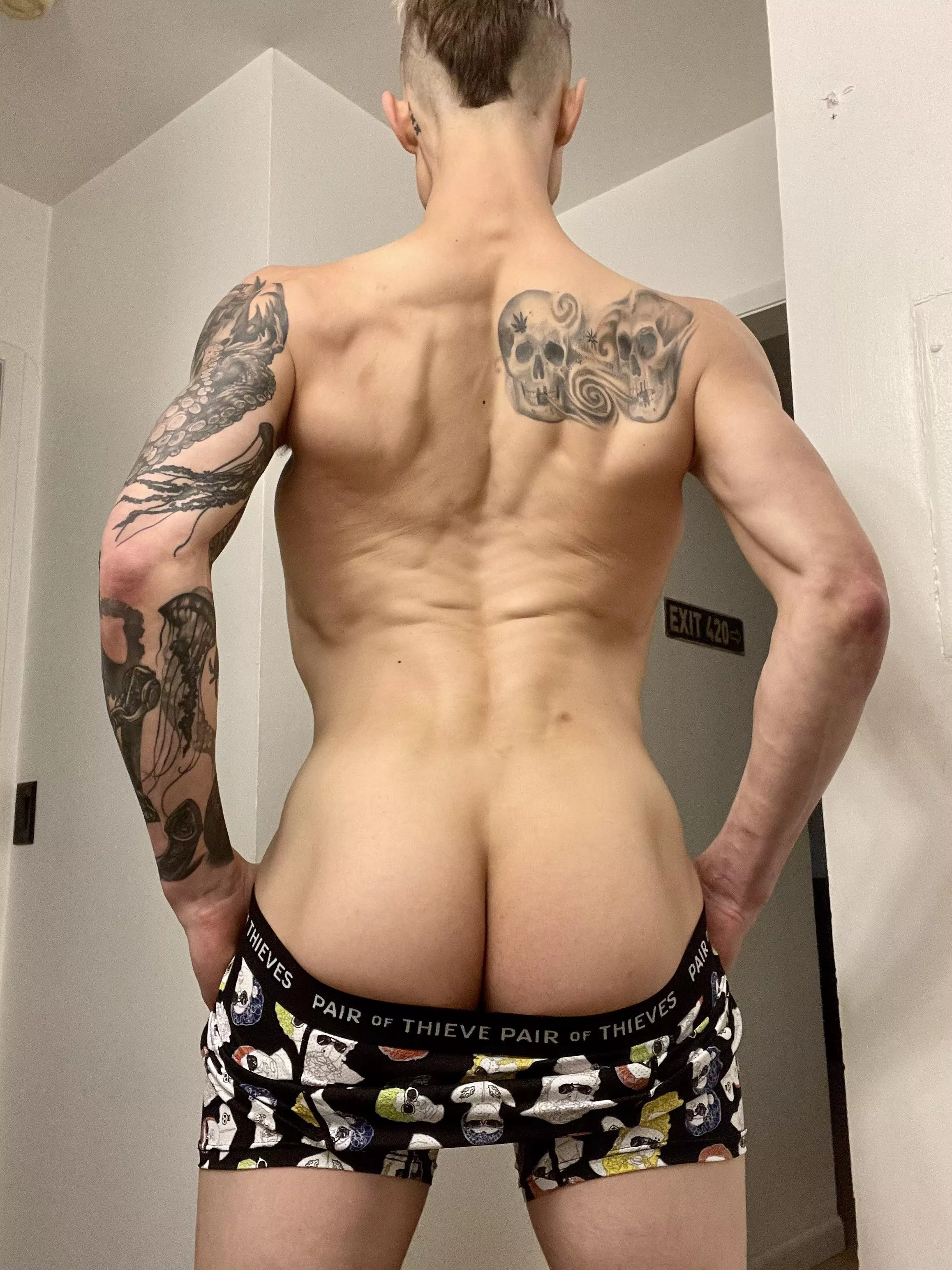 🔥🦧🍷 posted by HossKado