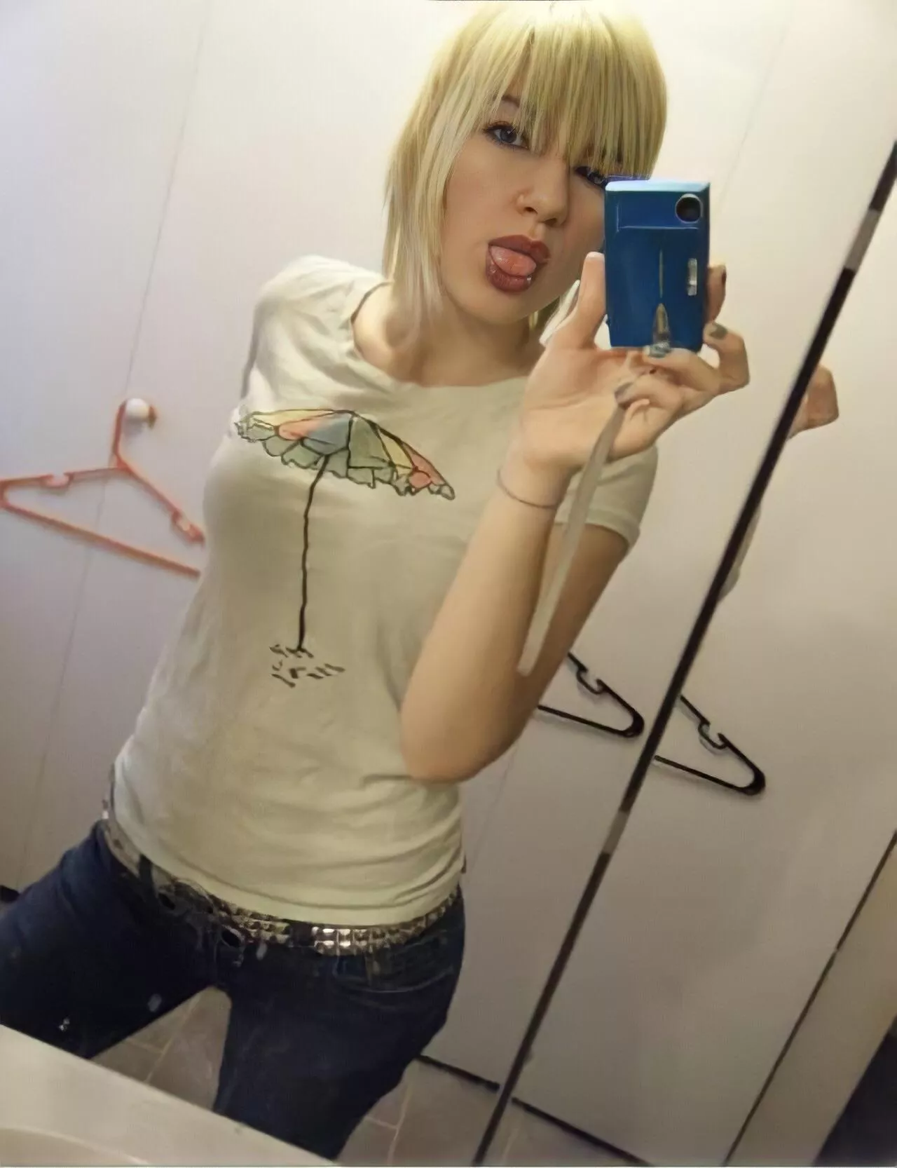 👅 posted by mstz00