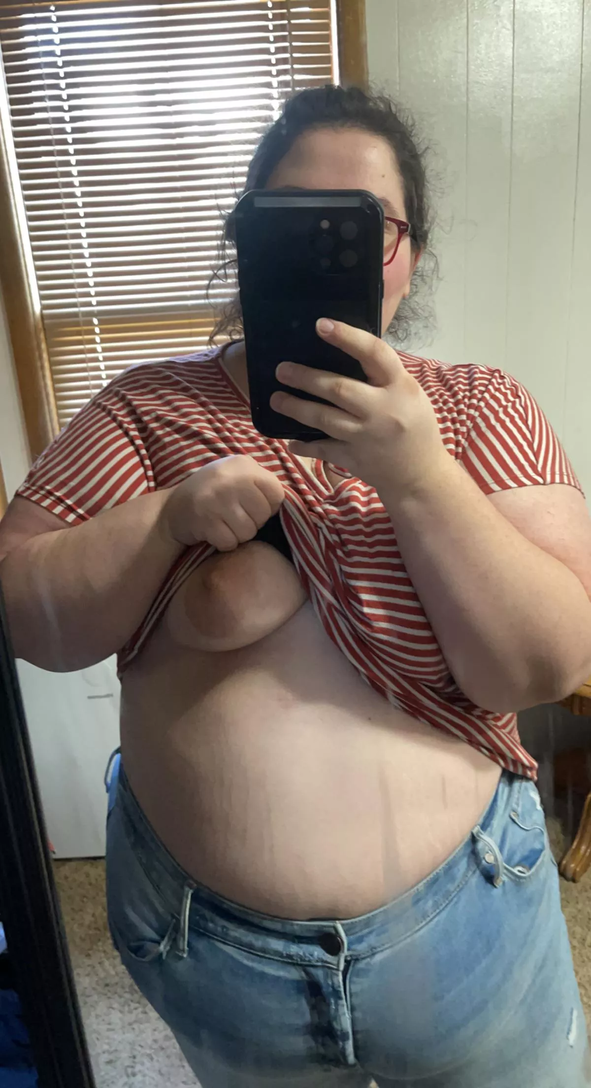 🥵 posted by MotionlessEmily