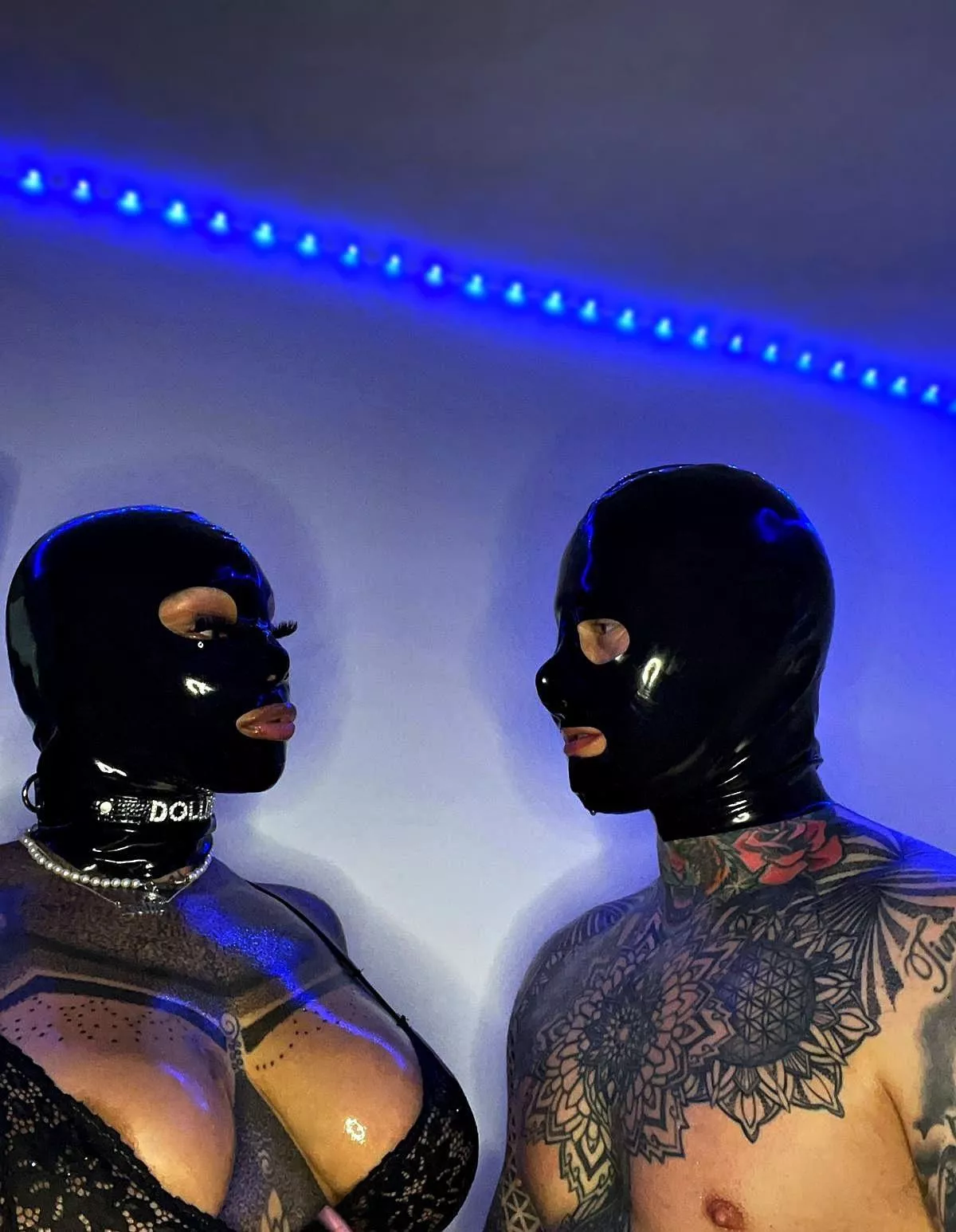 😈😈🖤🖤💍💍 posted by latextatguy