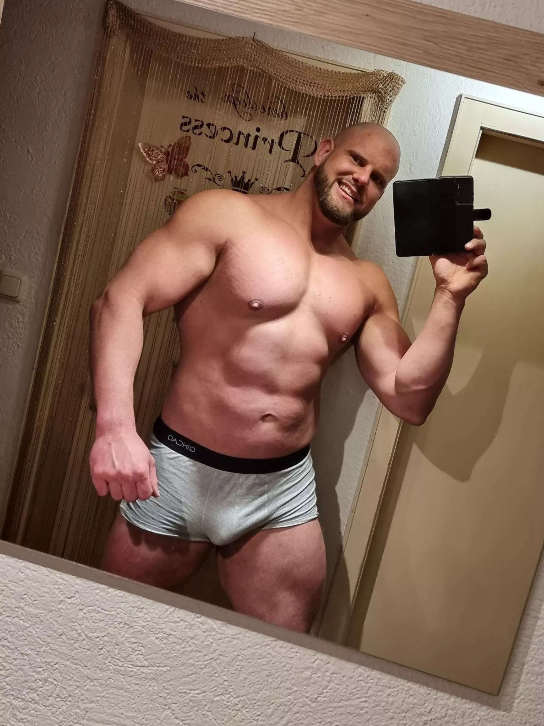 🍆😜 posted by Wrong-Engineering-74