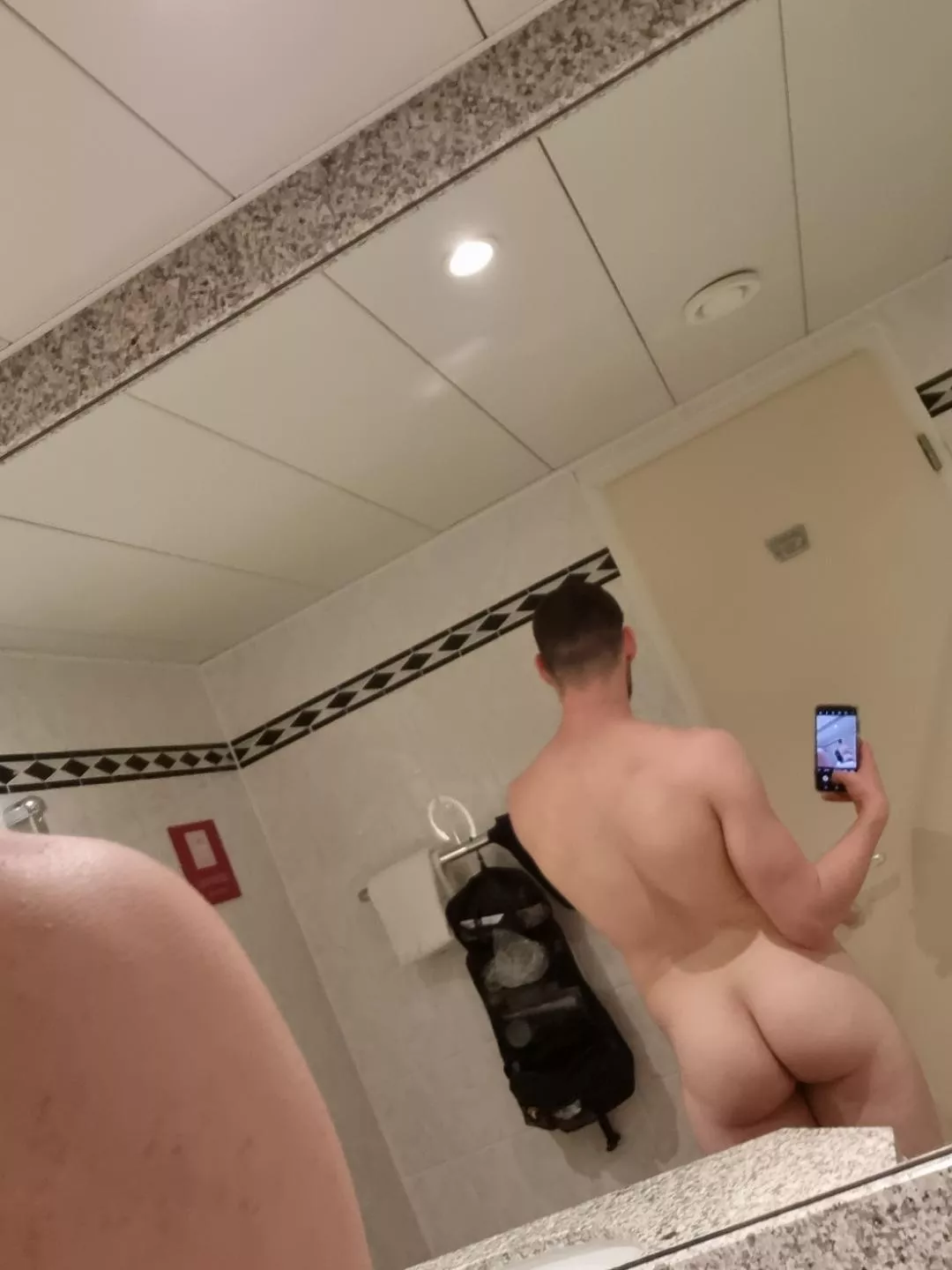 😏🍑 posted by Sky_Maskangel