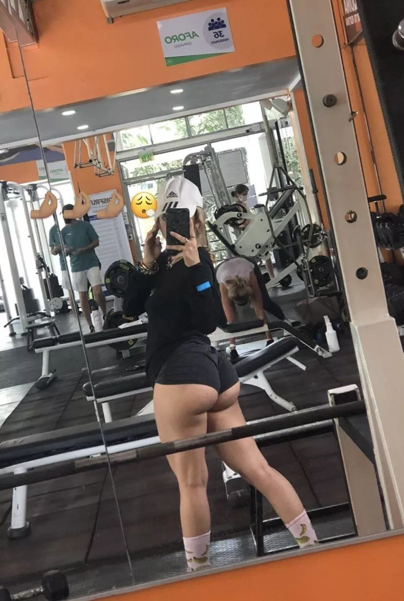 😜 posted by Bigbootystephs