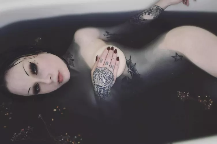 🖤🌿 by xmissxlilith