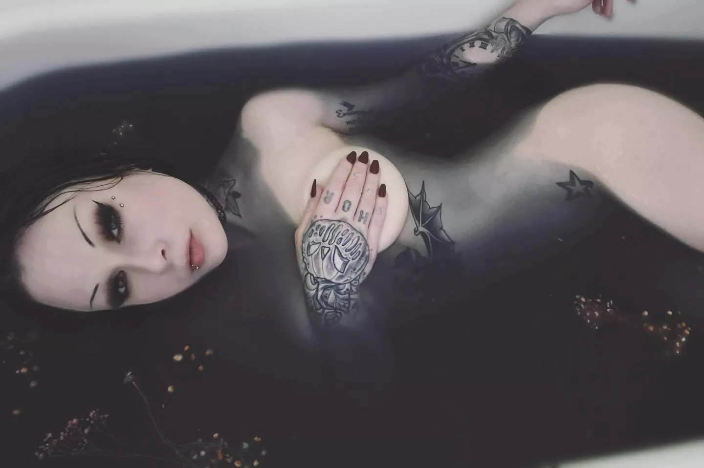 🖤🌿 posted by xmissxlilith