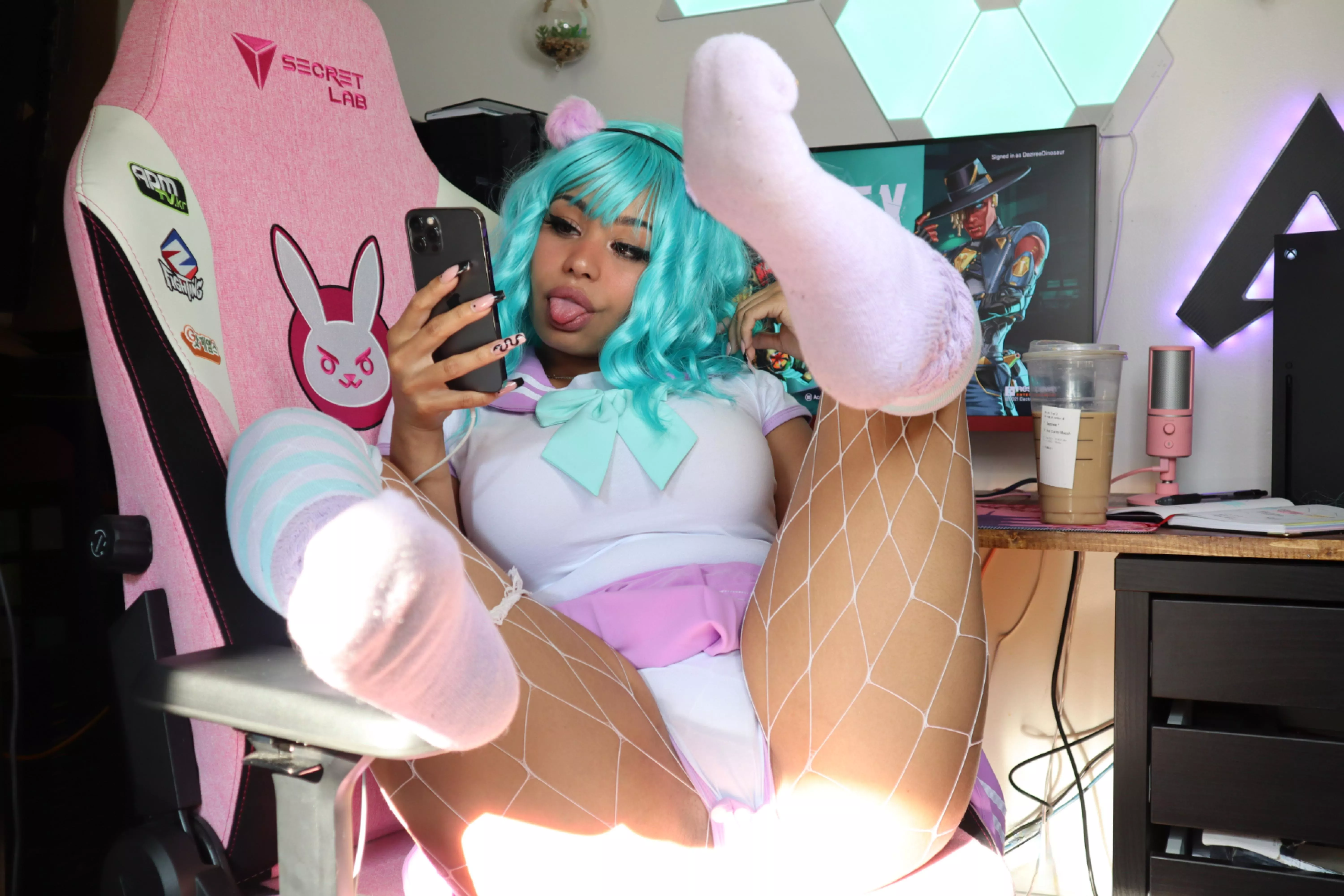 😜😜~ posted by DezireeDinosaur