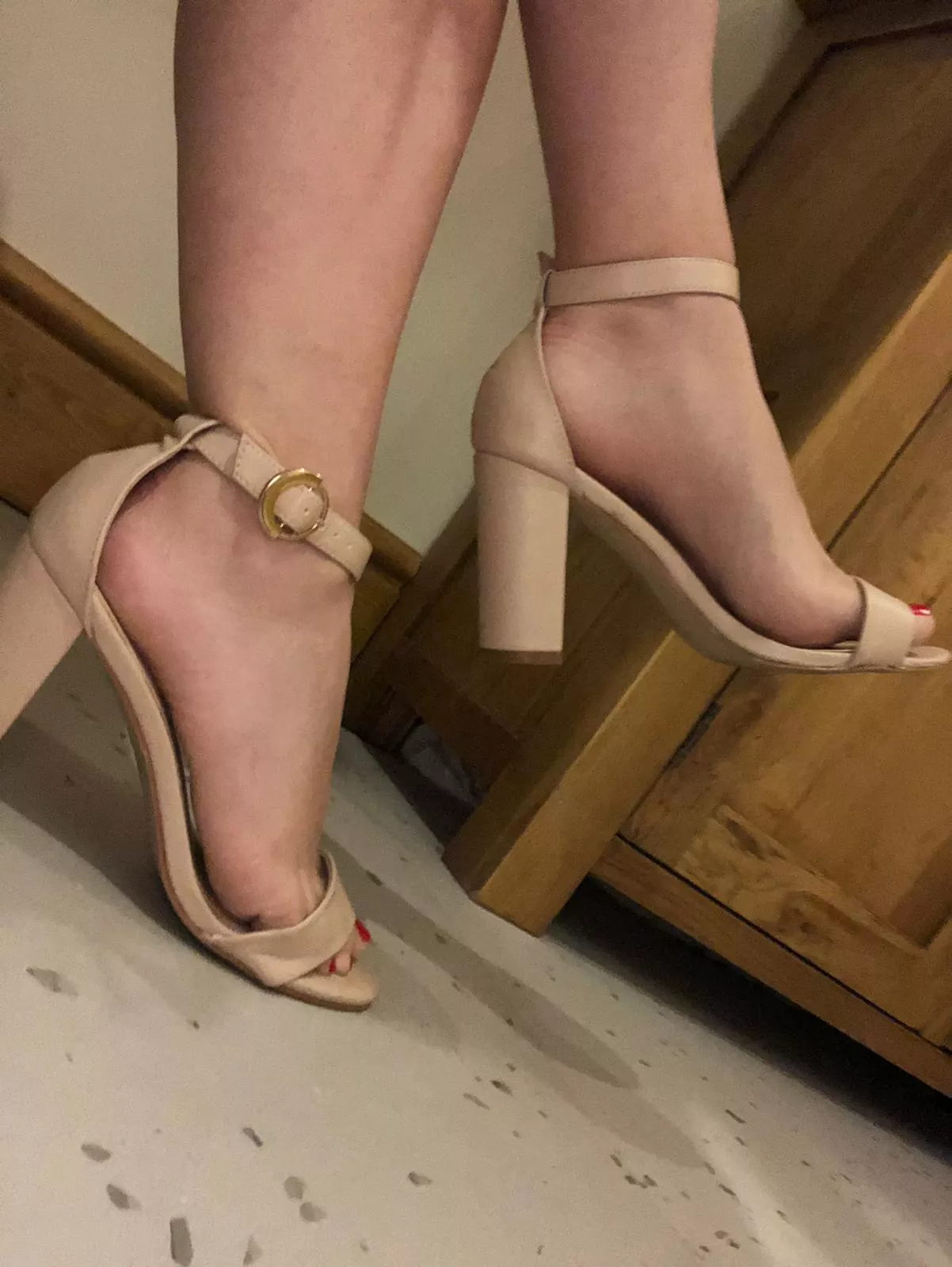 👠 posted by HoneyBe1