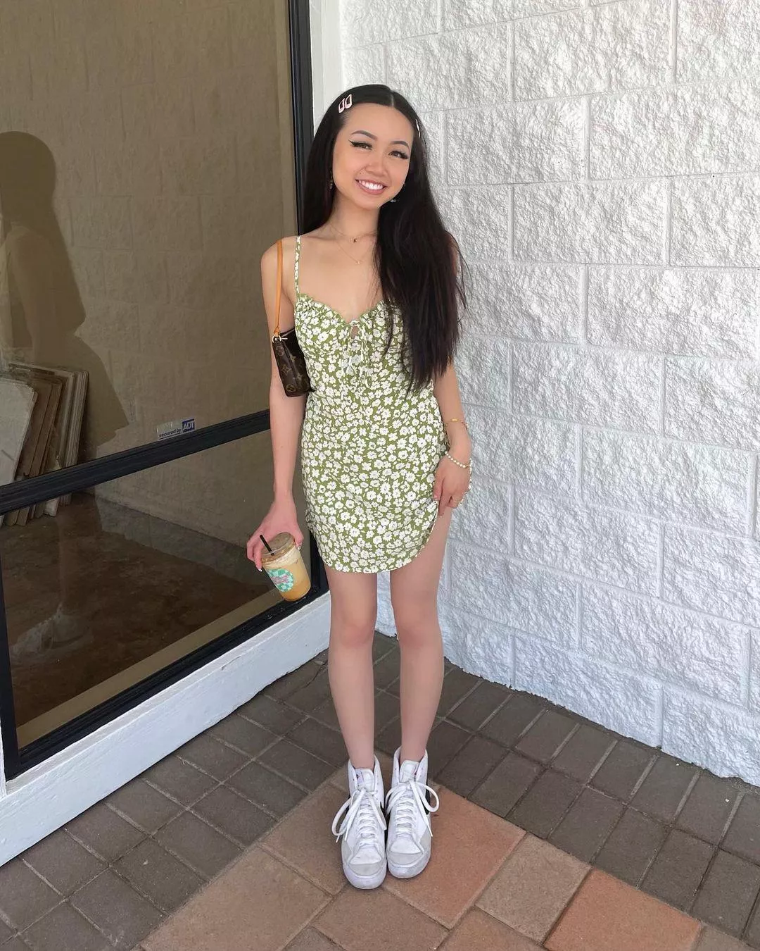 🧋😃 posted by likesasiangirls