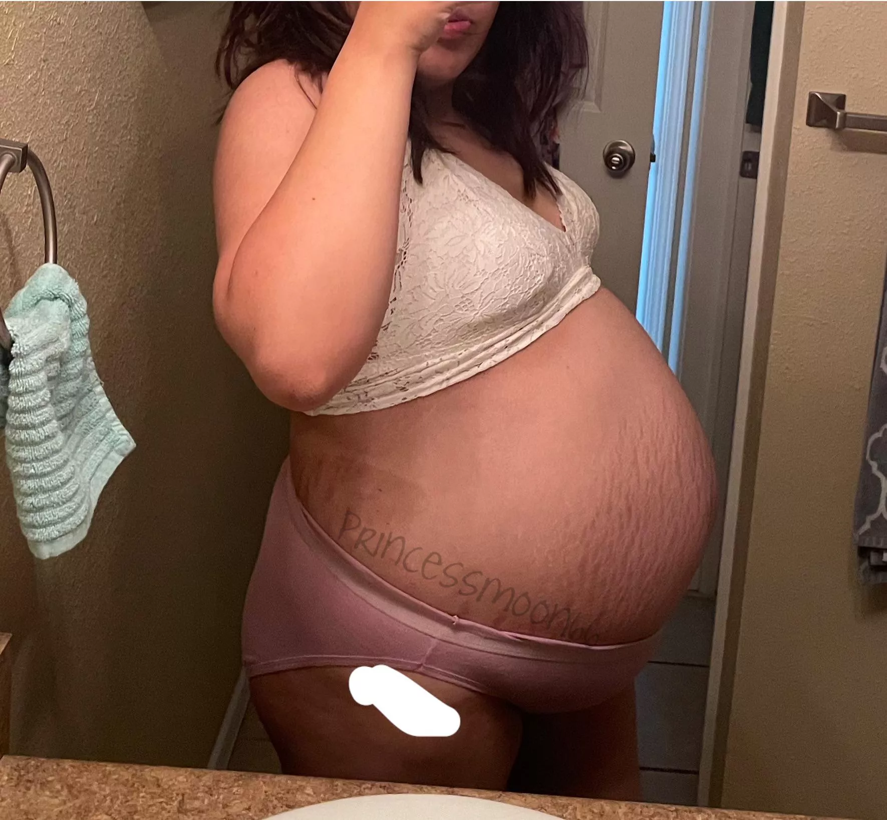 🥰🤰🏻 posted by Milkymooon66