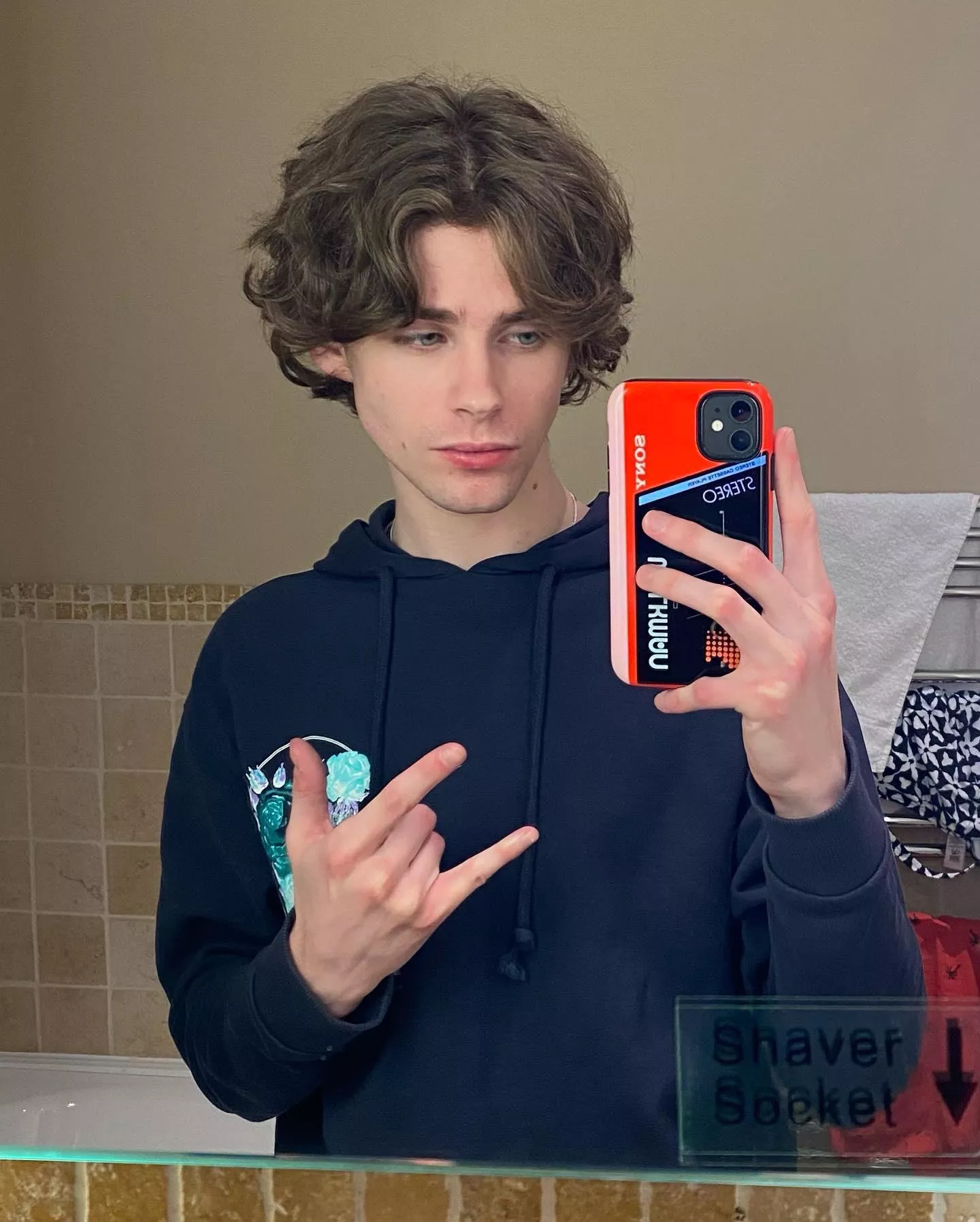 🤟🏻 posted by drugs00bunny