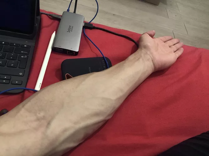 1 AM forearm🙃 Good night by gutpunchprince