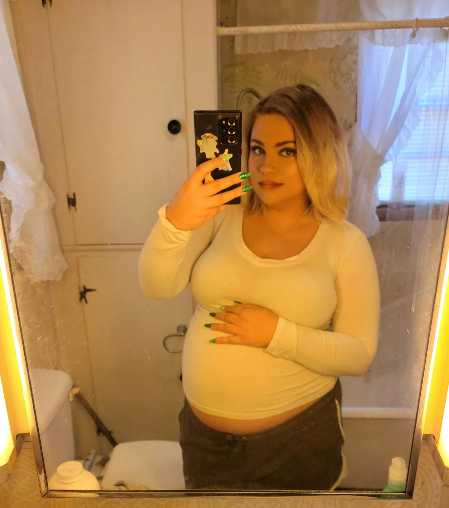 10$ Friday pregnantnude fetish content packages dm me (: posted by Emotional_Paint_8457