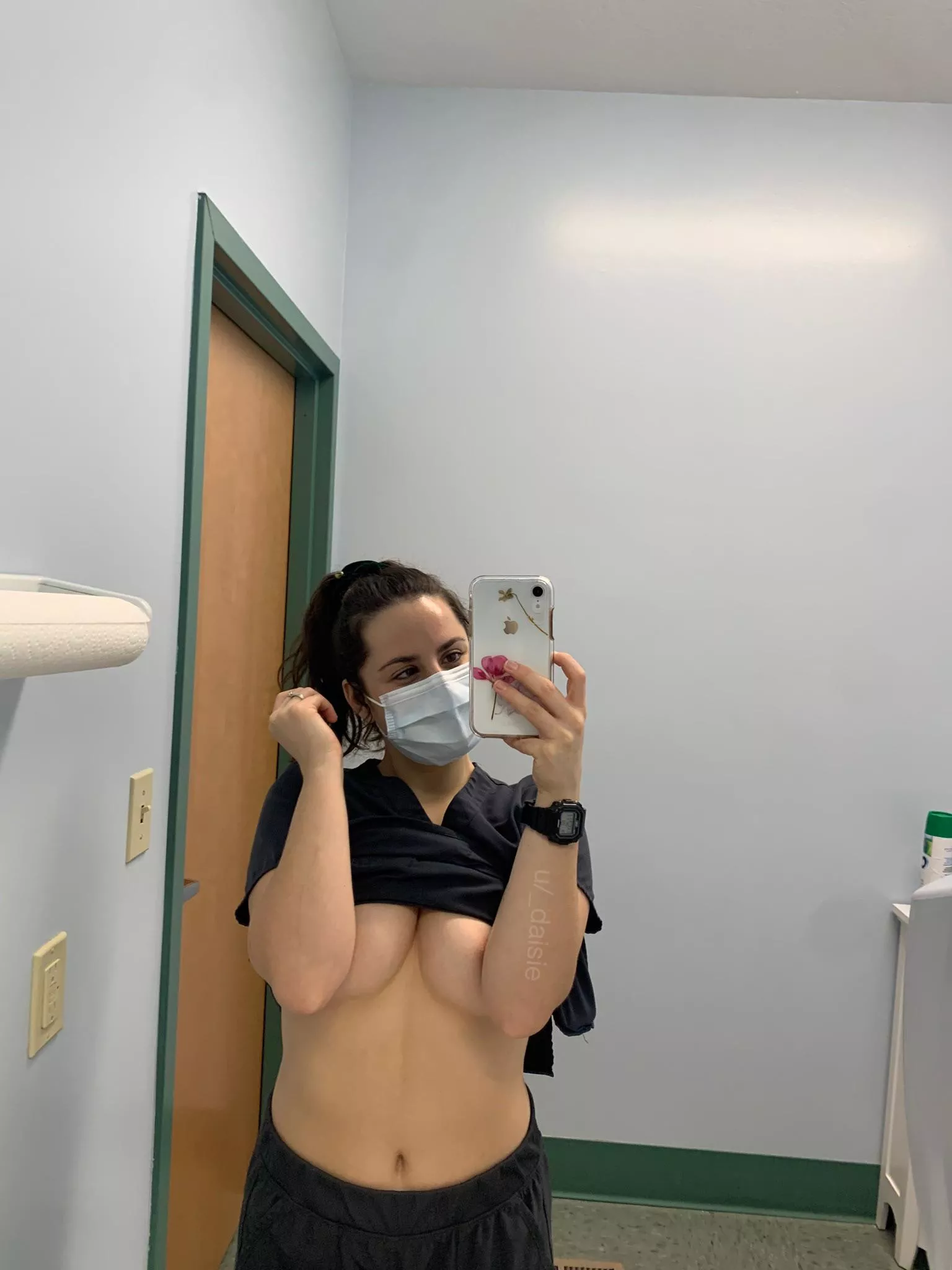 10 seconds until the next patient comes in. are you bold enough to lick my titties? posted by _daisie