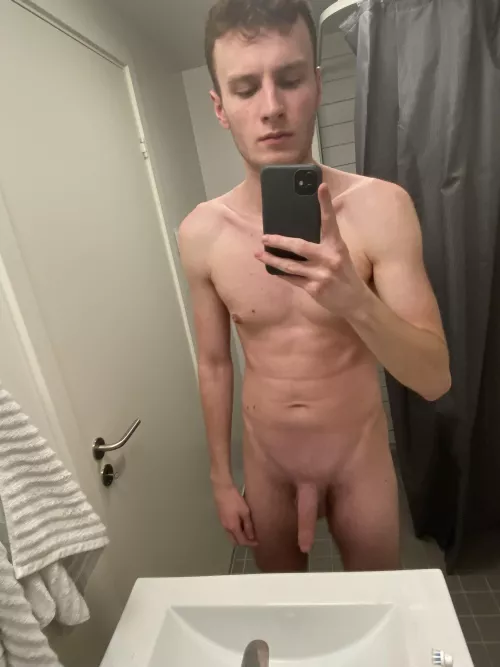 18 6”7 m. What do you Think? Should i post more on This sub? by postmynudesandshowme