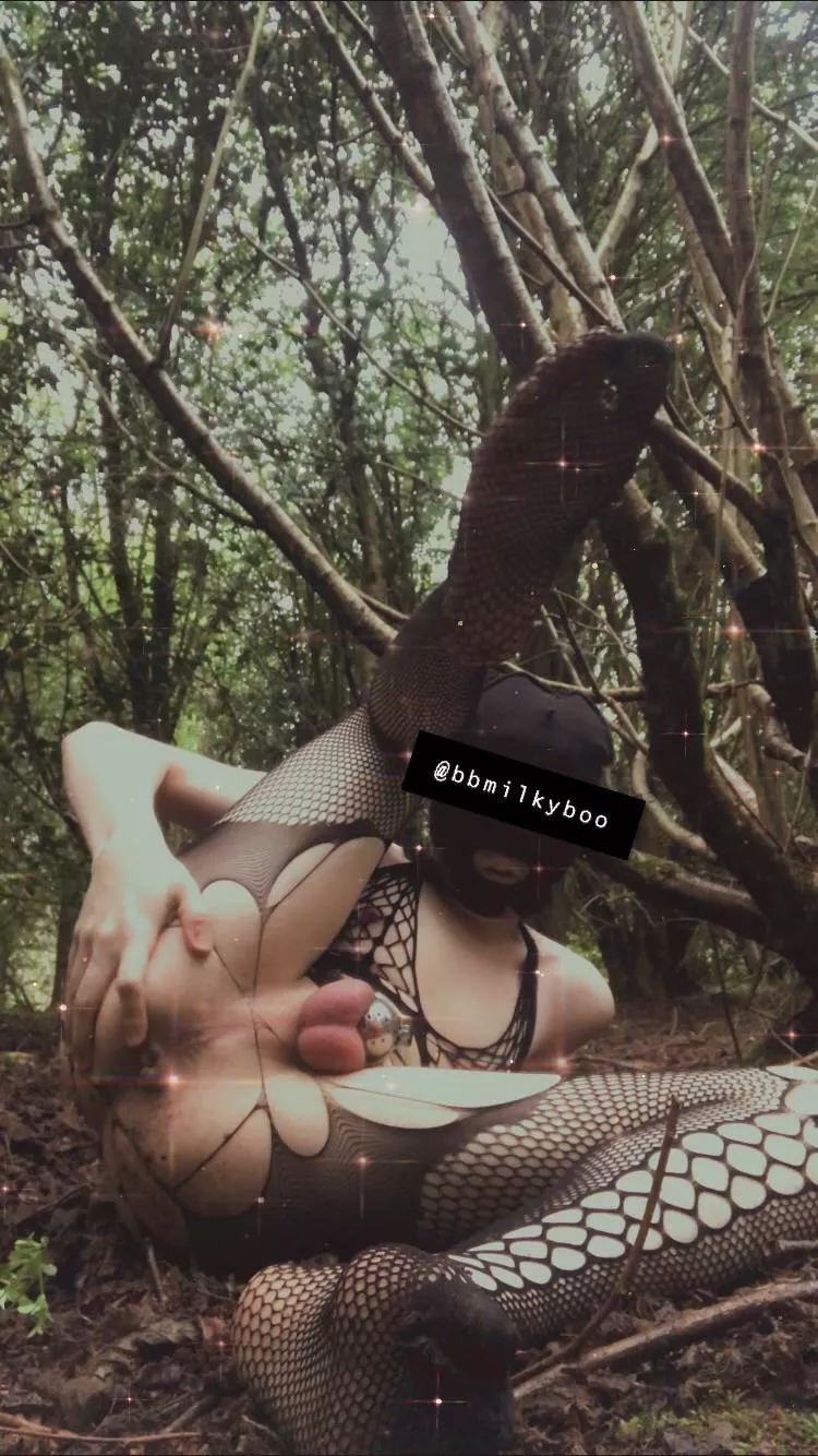 [18] anyone wanna come out to the woods with me?~ 😈😘 posted by bb-b0o