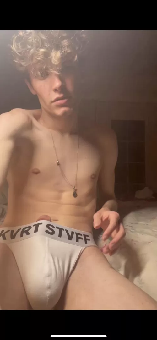 [18] Can someone explain to me how to post a vid here 😭 by Shawn_hotxxx