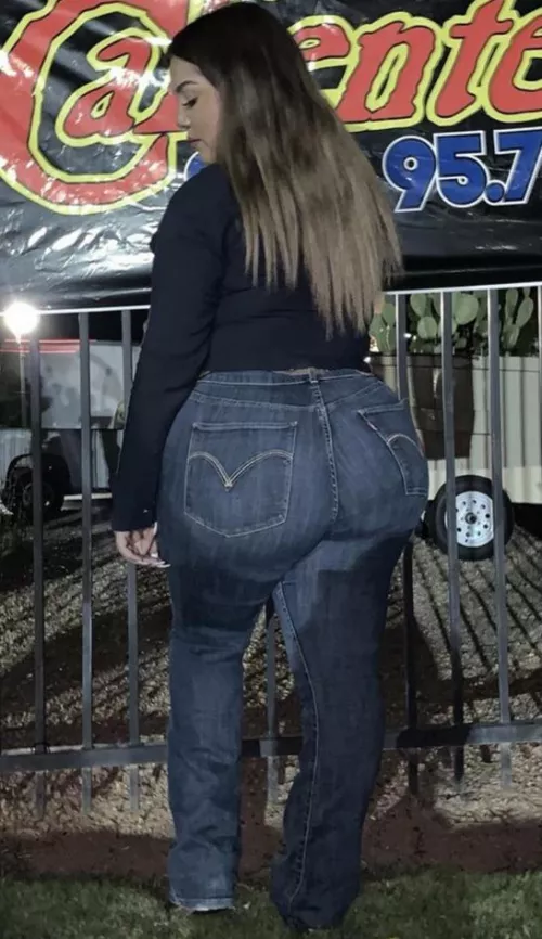 18 F, thoughts? by DaisCake