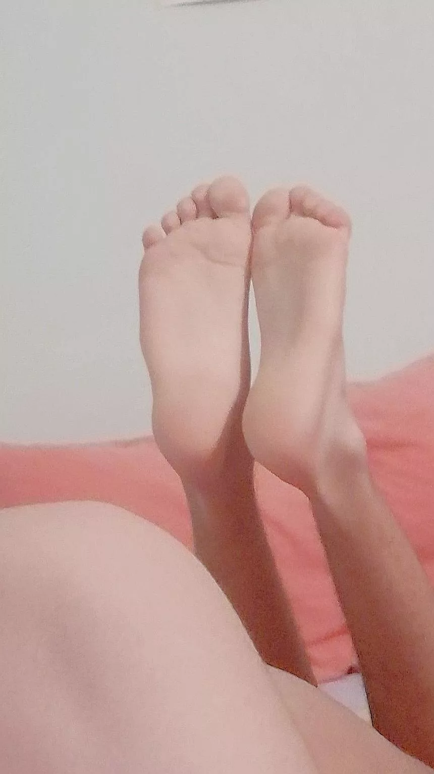 [18] i love to suck feet and have mine sucked posted by louiisbe