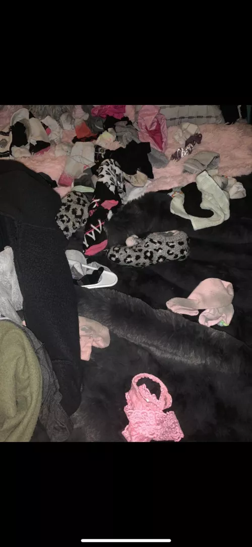 18 m . who wants to see my moms stuff :) snap @dahballer11 by RevealLimp