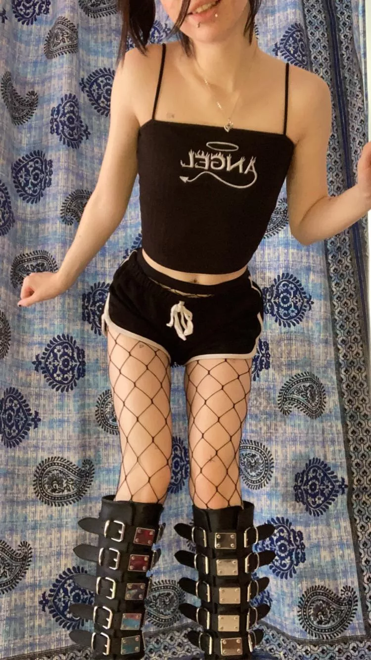 💕18 & Petite💕 posted by ashey190