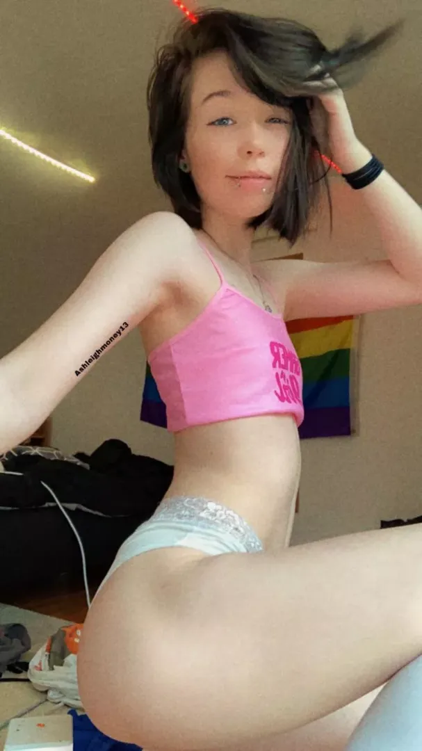 🌷18 & Petite🌷 posted by ashey190