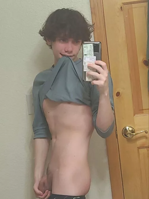 (18) This is how I'm supposed to show off my new haircut right? by geekytwinky