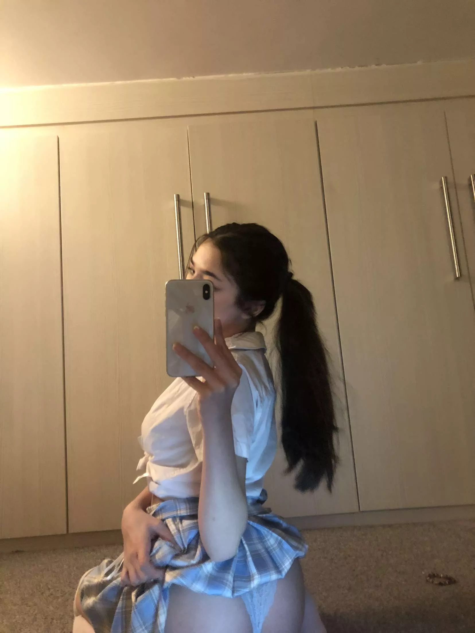 18F was late to school taking this picture posted by naaataliee22