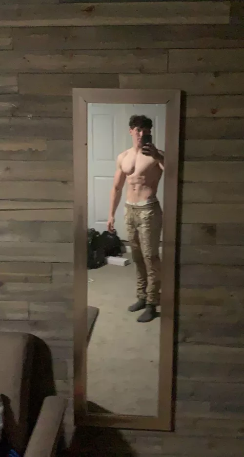 18m looking for guys around my age (i go both ways so dont be shy ;) - message me for snap by benavon18x