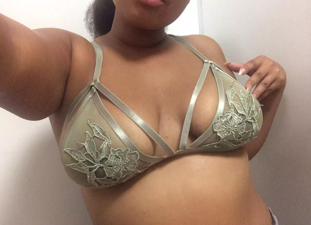 (19) Grew them both myself, leave a like if you enjoy my work 😋😘 posted by verstwink44