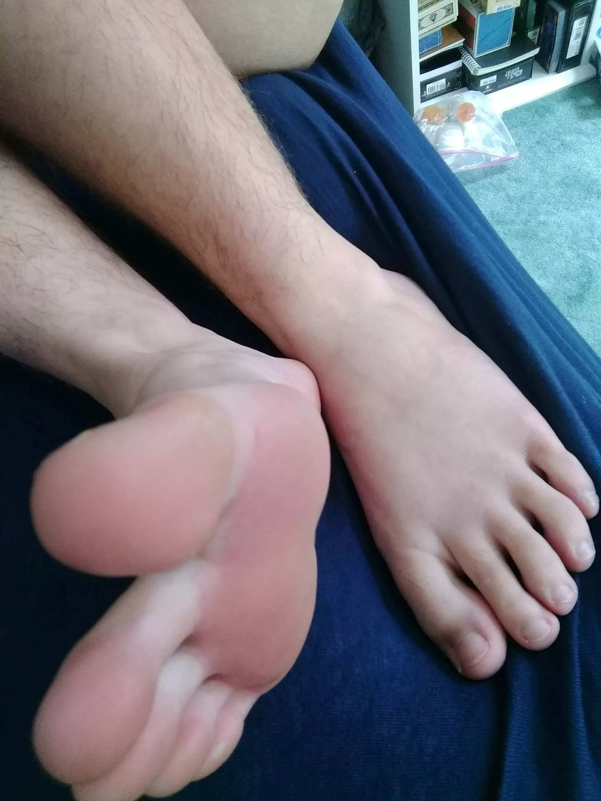 (19 he/they) so I'm new to the foot scene! what's up? posted by Gaslight_malewhore