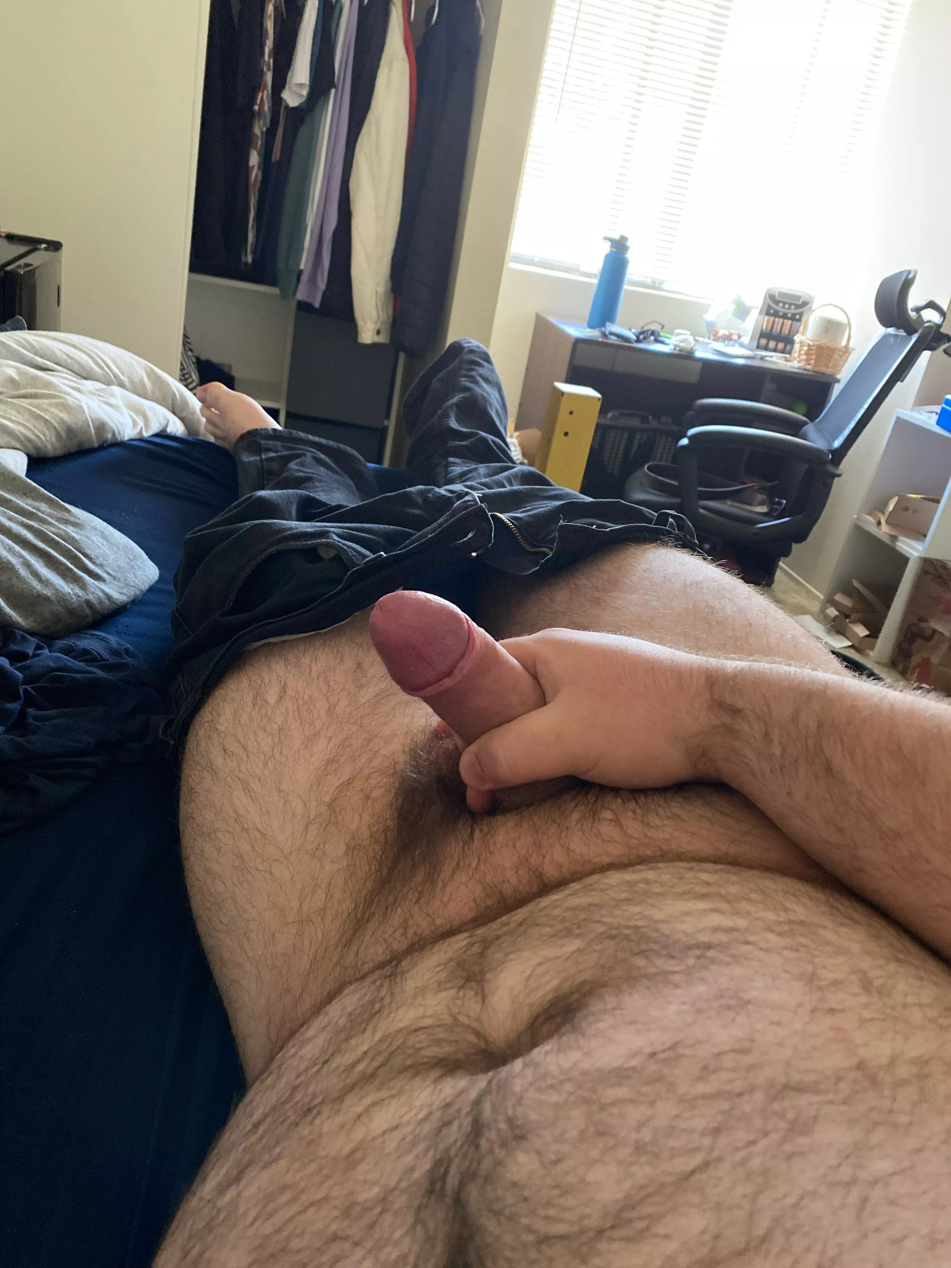 19 horny af and jerking hmu if under 30 posted by gay_blowjob692
