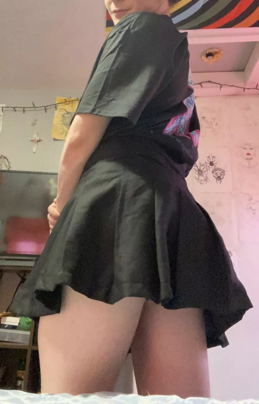 (19) I went to the mall today and I don’t give a fuck what these cashiers have to say LOL posted by bunnyXboi