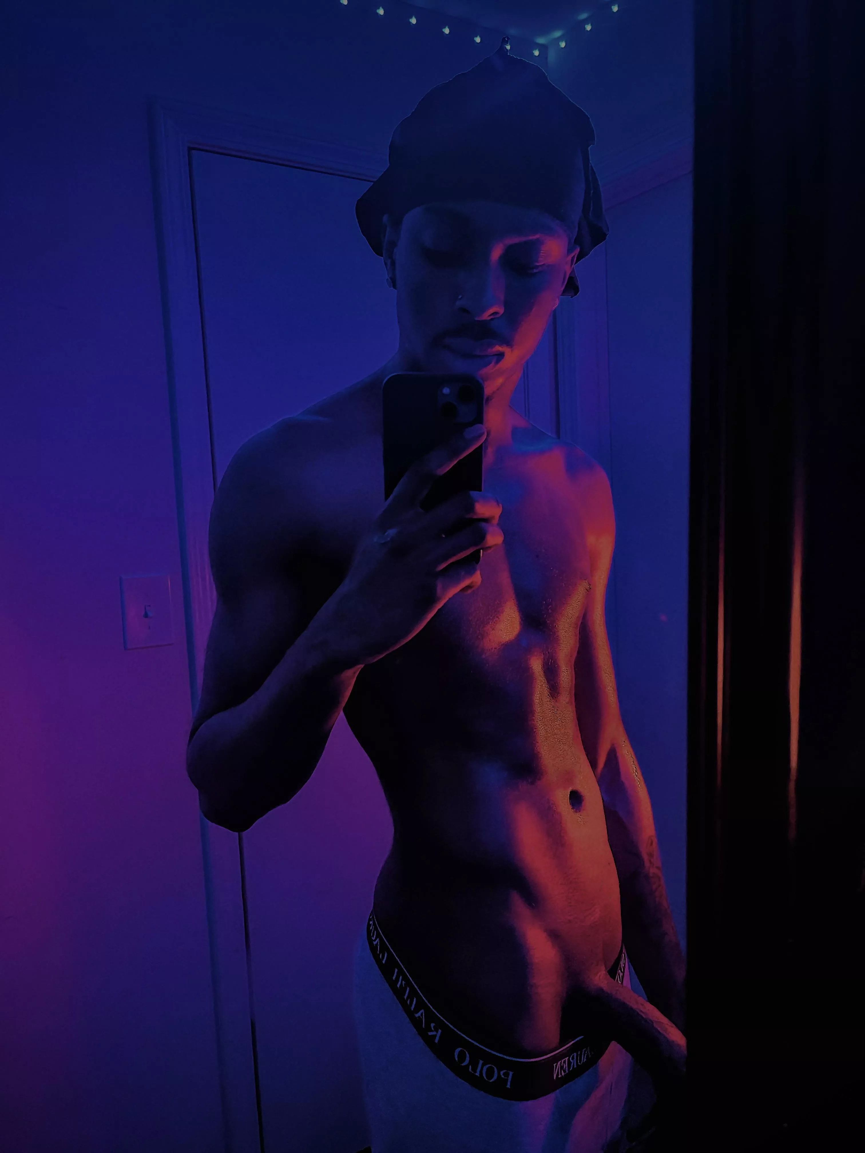 (19) Message me :/ posted by R6ckinn