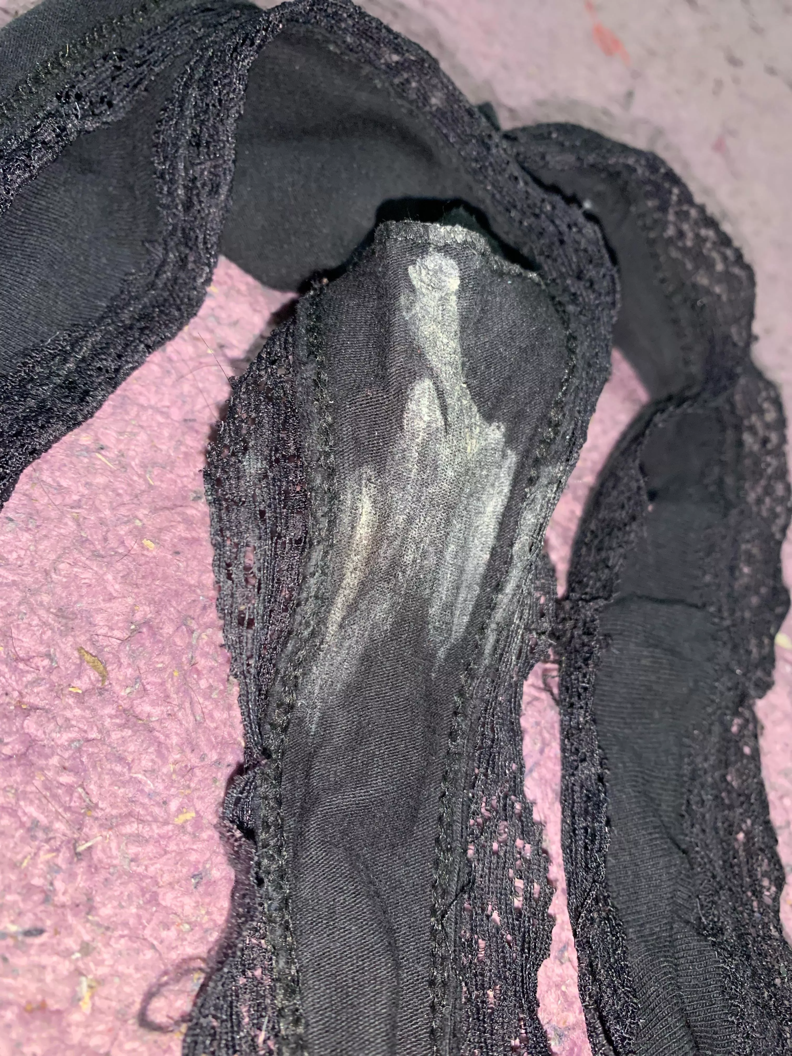 19 year old girlfriend’s panties 🤤 posted by Dimitrij9999