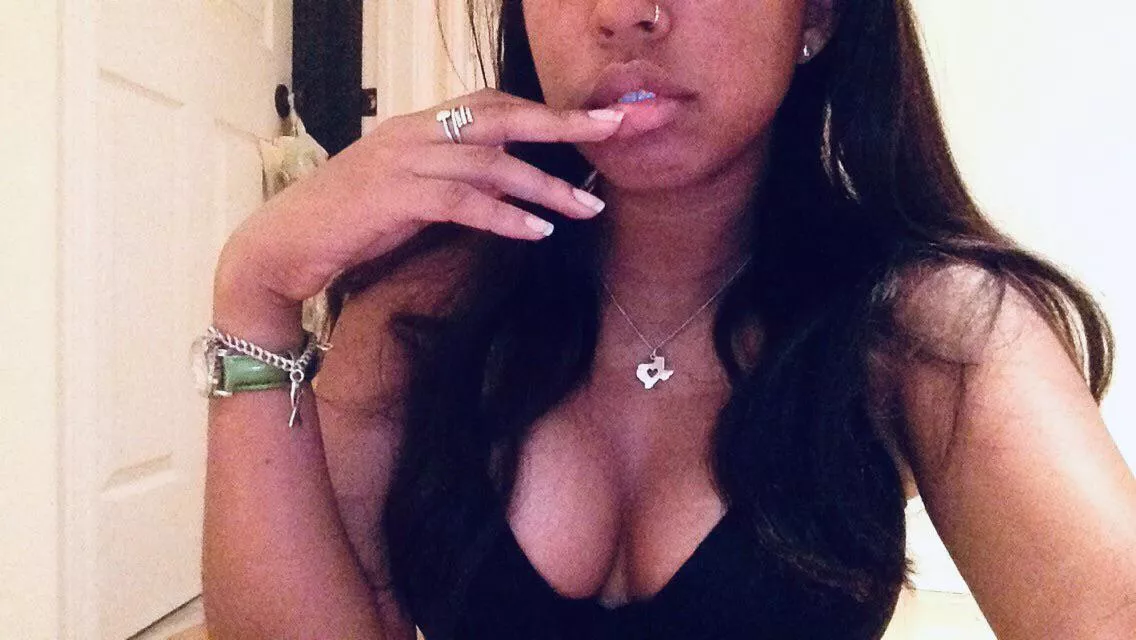 19F - Love an older woman 😜🙈 posted by throwaway618836